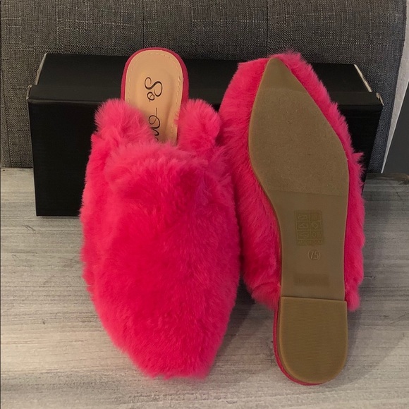 Faux Fur Hot Pink Slides - Picture 5 of 5